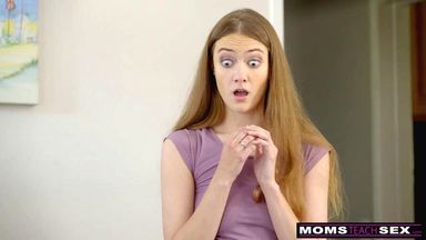 Мамочка и ее дочка затрахали молодого парня на диване и приняли его сперму