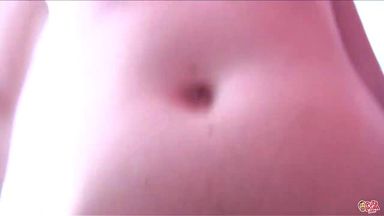 Девушка все утро давится бритым членом зрелого соседа и прыгает по нему сверху пиздушкой