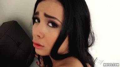 Латинская соседка показала грудь, отсосала член и встала раком