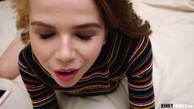 Молодая минетчица села на член по самые яйца и стала активно двигать бедрами